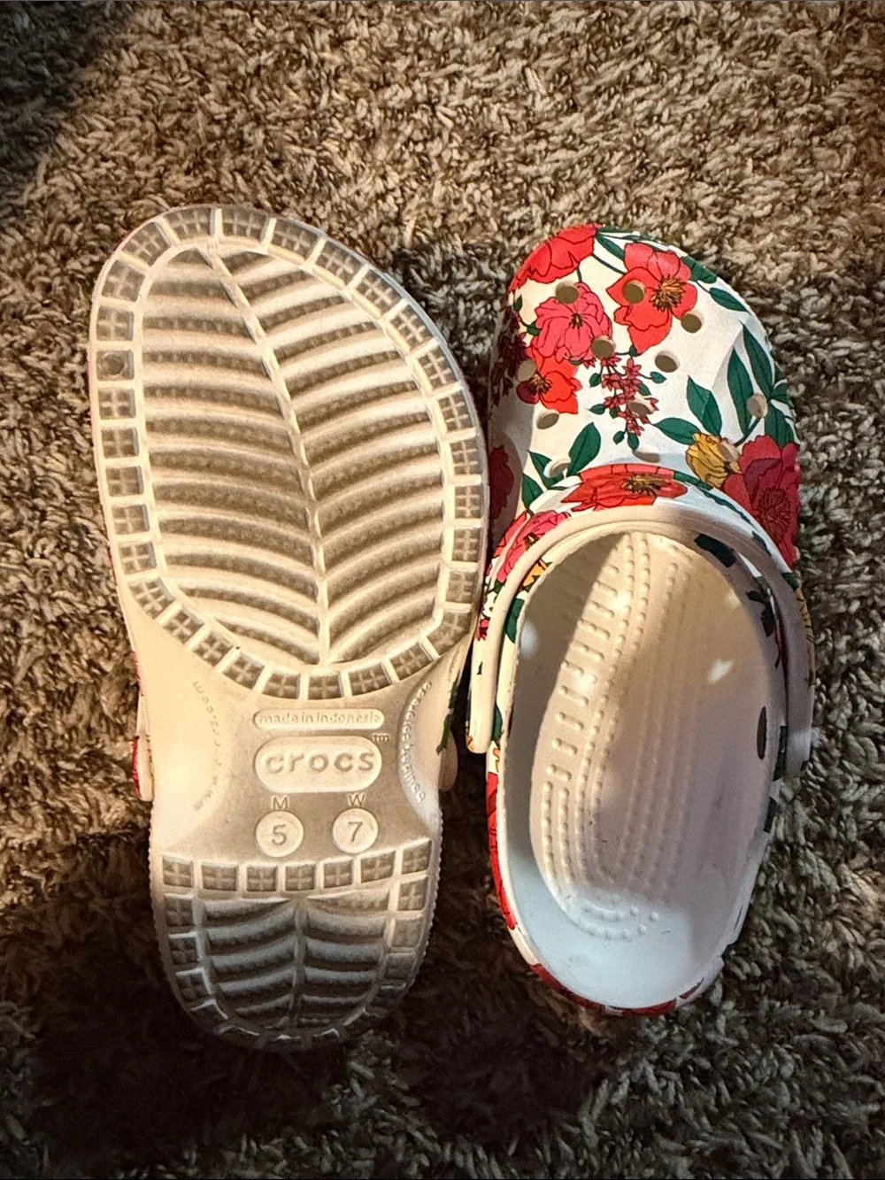 CROCS Women’s Floral Clog - Picture 2 of 3